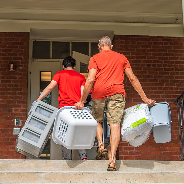 Parents help students move into residence halls.