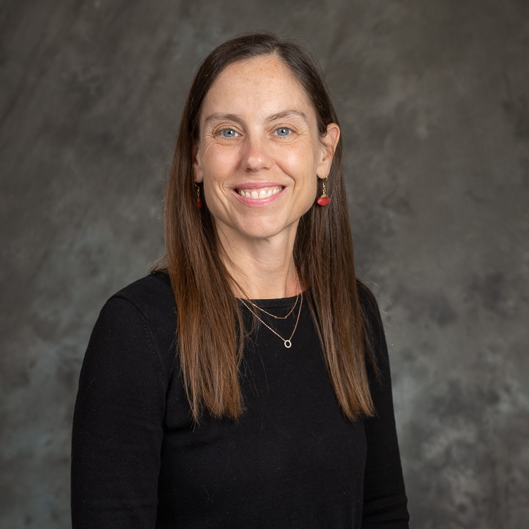 headshot of Amy Vetter