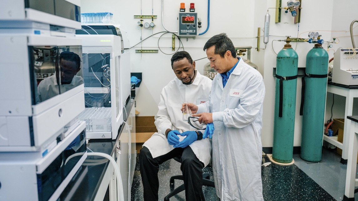 Dr. Wei researching on biochar at the JSNN lab.